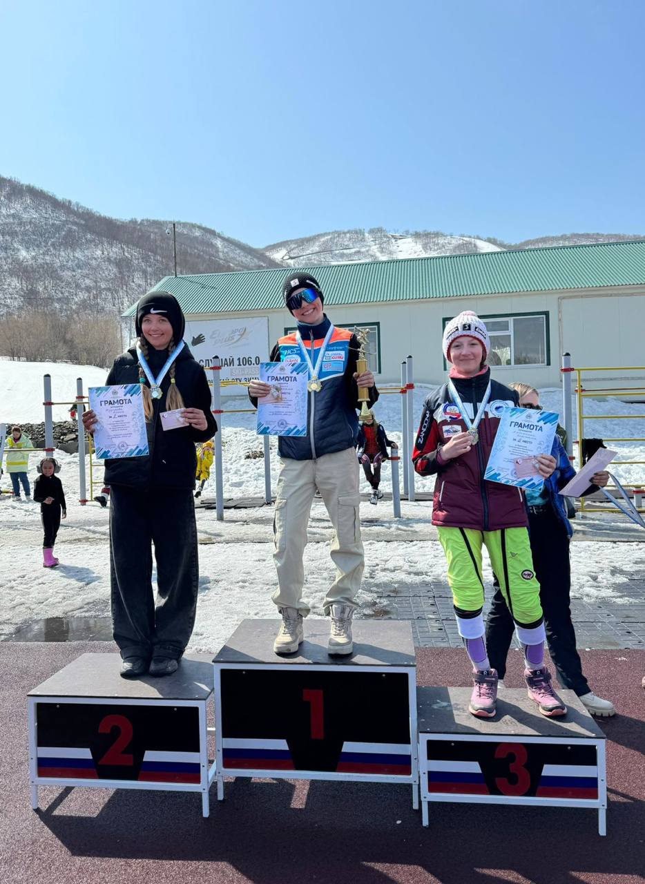 Наталья Хивренко, ученица 5а класса заняла 1 место в первенстве Петропавловск-Камчатского городского округа по горнолыжному спорту.