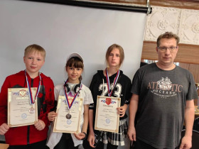 Ученица нашей школы Верещук Вероника взяла золото в турнире по быстрым шахматам ♟.